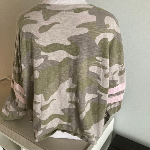 Hollister Camo Long Sleeve Crew Neck - Picture 4 of 5